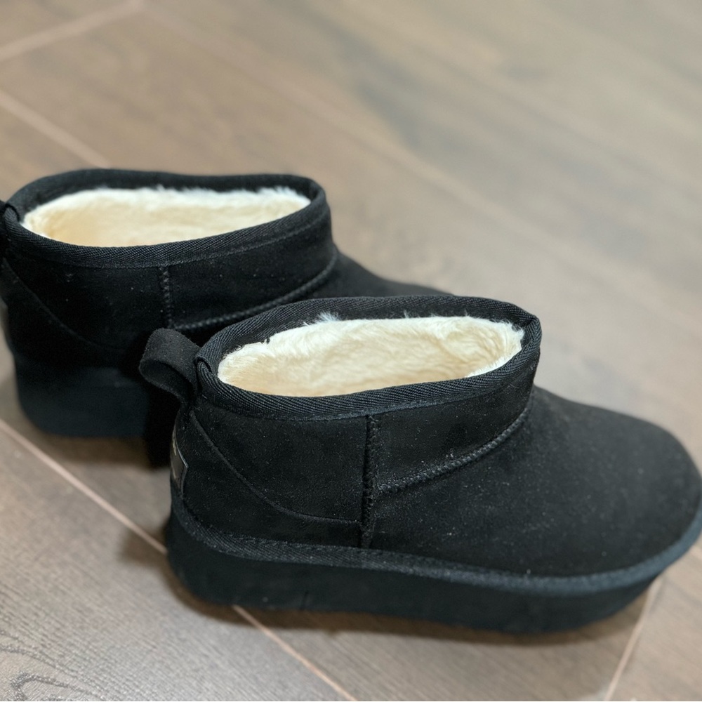 Black Uggs
